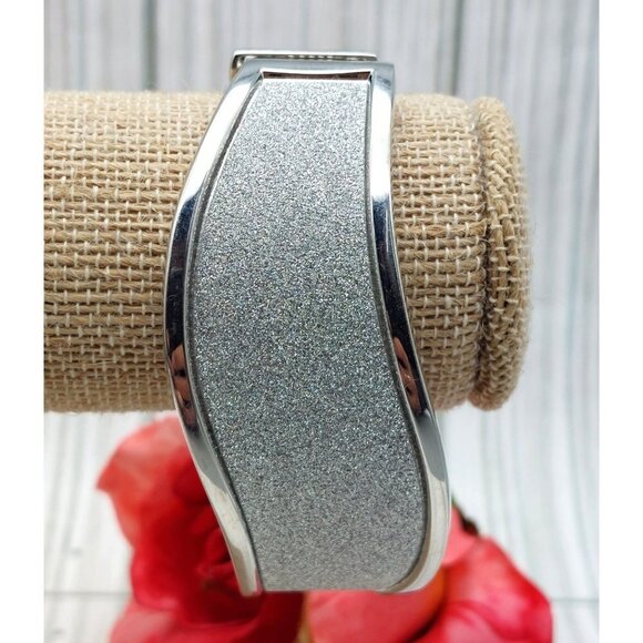 Silver Tone Hinged Wave Bangle Bracelet Mirrored Shimmer Center - Picture 8 of 12